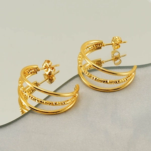 Minimalist gold multi-layer C-shaped hoop earrings with textured diamond pattern details