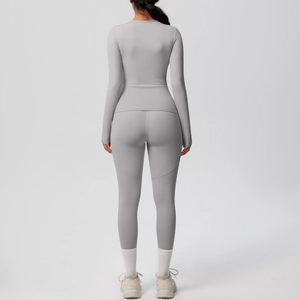 Vue arrière du legging de yoga gris clair à taille haute avec coutures galbantes