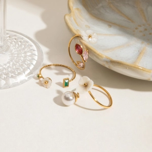 Elegant 18K gold-plated adjustable open rings with pearls and shell flower charms