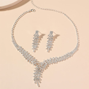 Parure élégante collier et boucles d'oreilles strass en forme de V pour mariée et soirée