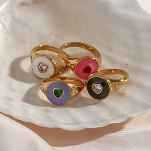 Bagues vintage en acier plaqué or 18K avec émail en cœur coloré et cristaux blancs