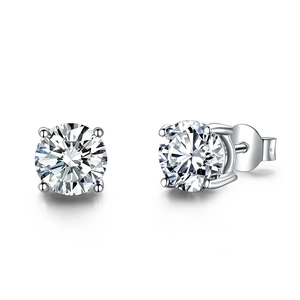 Boucles d'oreilles émeraude en argent S925 avec serti quatre griffes coupe ronde