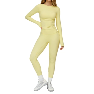 Ensemble de yoga jaune pâle pour femme avec haut à manches longues et legging taille haute