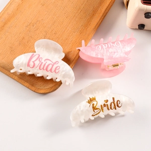 Elegant 8cm PVC claw clips with Bride lettering in pearlescent white and pink colors