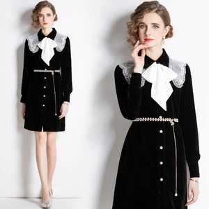 Vintage Schwarzes Samt Langarm Minikleid Mit Weißem Spitzenkragen Künstliche Perlenkette Gürtel Schleife Elegant Party