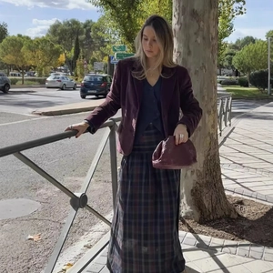Completo donna con gonna lunga a pieghe scozzese vintage e blazer in velluto chic