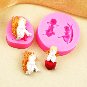 Détail du moule en silicone pour anges 3D et décoration de gâteau en forme de cœur rouge