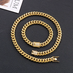 Goldenes Hip-Hop-Set aus Panzerkette und Armband mit mikrobearbeiteten Kristallen