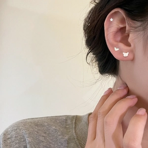 Set orecchini minimalisti in argento con design a stella luna cuore e orsetto a lobo