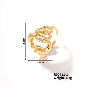 Detailed view of 18k gold irregular twisted open ring with 2.1cm height and 4.1g weight