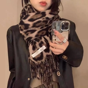 Autumn leopard print scarf in cashmere style with fringes and classic brown patterns