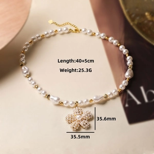 Detailed view of pearl necklace with floral pendant and specific measurements in centimeters