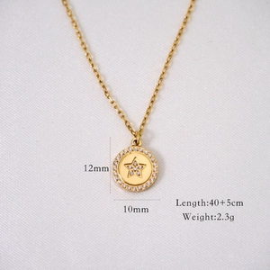 Detailed view of gold star pendant necklace with dimensions and weight measurements