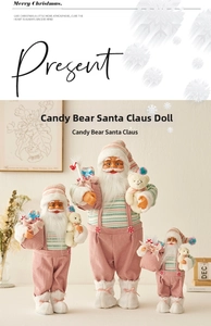 Set di tre statuette di Babbo Natale rosa che tengono piccoli orsetti di peluche bianchi