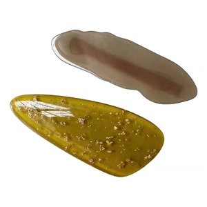 Set of 2 irregular wave hair clips in olive green and brown resin finish