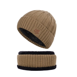 Winter-Strickmütze und Schal-Set in Khaki mit warmem Fleecefutter und Blatt-Logo-Detail
