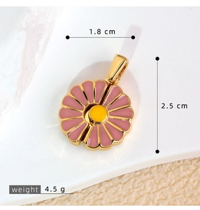 Detailed size view of the pink daisy flower pendant showing 2.5cm height and 4.5g weight