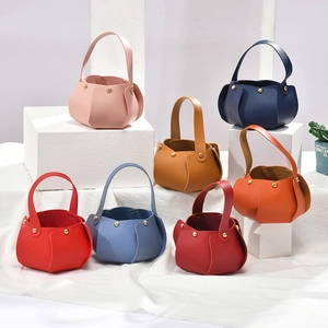 Mini PU Leather Candy Favor Bag Handheld Bucket Shape Gift Pouch With Gold Rivets For Wedding Party
