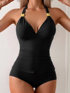 Elegante costume tankini nero a fascia con scollo a V e dettagli in metallo dorato