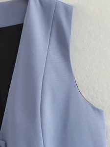 Vue macro détaillée du tissu sergé bleu clair et de la doublure noire de haute qualité