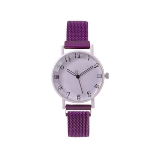 Montre à quartz pour femme en maille d'acier violet avec aiguilles cœur et chiffres arabes