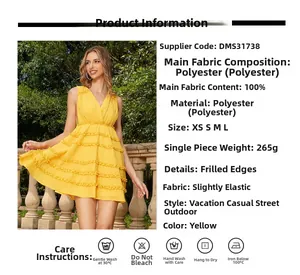 Détails de la robe de vacances jaune montrant l'ourlet à volants et le tissu en polyester
