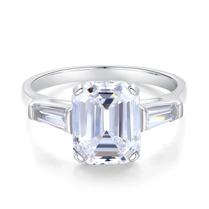 4 carat emerald cut moissanite ring in S925 sterling silver with trapezoid side stones