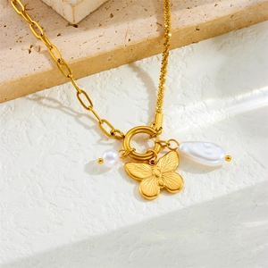 Minimalist gold-plated stainless steel necklace with butterfly pendant and baroque pearl
