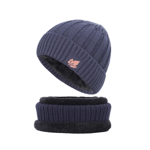 Marineblaue Strickmütze und Schal Set für Herren mit warmem Fleecefutter und Blattstickerei