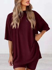 Damen Set mit kurzärmeligem Oberteil und Shorts aus Rippstrick in modischem Burgunder