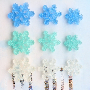 Glittery resin snowflake accessories in three colors and sizes for DIY crafts and jewelry