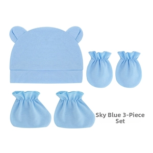 Ensemble bébé 3 pièces bleu ciel avec bonnet à oreilles, moufles et chaussons