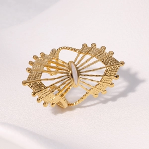 Vintage fan-shaped hollow stainless steel ring with 18K gold plating and shell inlay