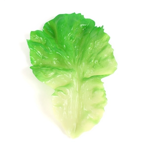 Modello realistico di foglia di lattuga verde artificiale con venature per foto di cibo