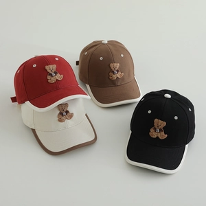 Détails de casquettes en coton multicolores avec broderie ours et bordures contrastées de qualité