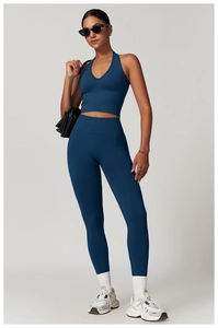 Détails de l'ensemble de sport côtelé bleu marine avec crop top et legging taille haute