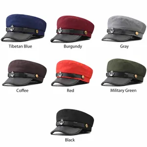 Cappelli da marinaio in sette colori con emblemi di ancora e visiere in ecopelle nera