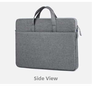 Seitenansicht der leichten grauen Laptoptasche aus Stoff mit schmalem Profil und Reißverschluss