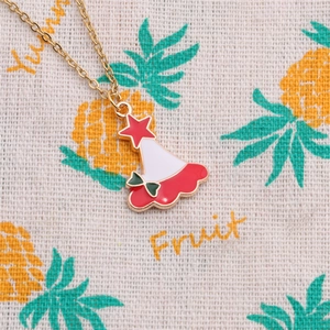 Parure de bijoux de Noël avec collier doré et pendentif bonnet de Père Noël émaillé