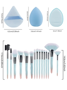 Detailed size specifications for a 15-piece makeup brush set and blending sponges