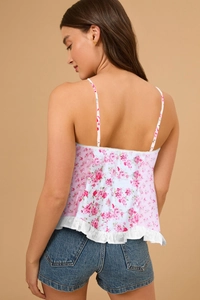 Detail eines geblümten Camisole mit weißer Spitze und Rüschensaum für Damen