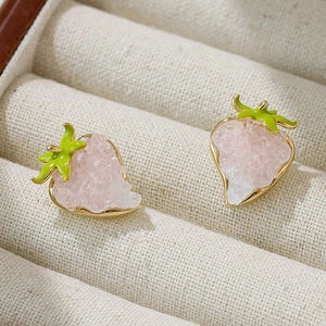 Orecchini a perno fragola con cristallo rosa e foglie verdi in scatola regalo