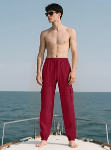 Pantalon cargo bordeaux pour homme avec grandes poches latérales et cordon de serrage