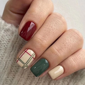 Retro Plaid Press On Nails Dark Green Wine Red Glossy Short Square Round False Nails For Women Elegant Fashionable