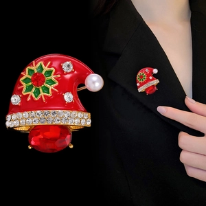 Broche bonnet de Noël étincelante avec cristaux rouges et pendentif gemme en poire