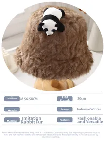 Dettaglio cappello pescatore in pelliccia sintetica marrone con panda e taglia M 56-58cm