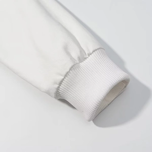 Short hooded white puffer jacket with ribbed cuffs and high-quality woven fabric texture