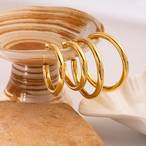 Chunky C-Shape Hoop Earrings 18K Gold Plated Stainless Steel Retro Geometric High Gloss Jewelry For Women