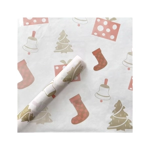 Papier de soie de Noël avec sapins, cloches et chaussettes pour emballages de cadeaux