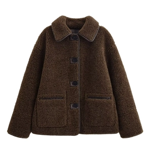 Veste oversize femme en peluche marron foncé réversible avec boutons et poches plaquées